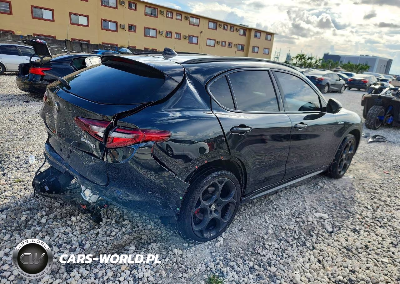 2022 Alfa Romeo Stelvio Ti VIN:ZASPAKBN5N7D25006 - 3