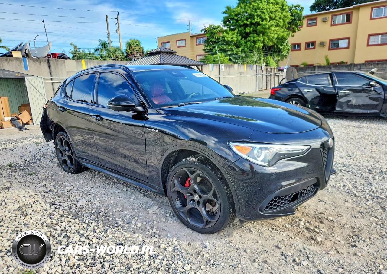 2022 Alfa Romeo Stelvio Ti VIN:ZASPAKBN5N7D25006 - 4