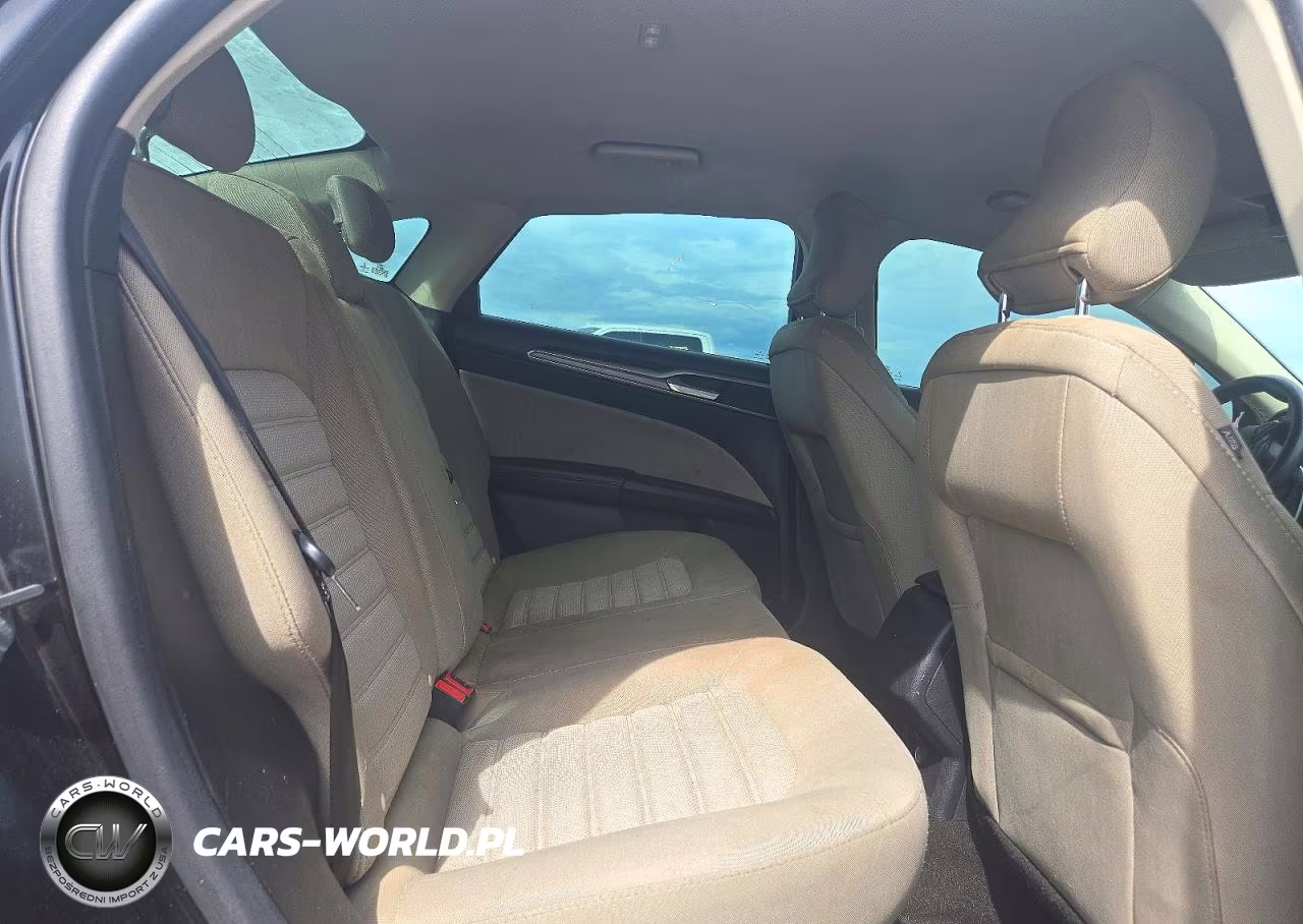 2018 Ford Fusion S VIN:3FA6P0G7XJR253682 - 10