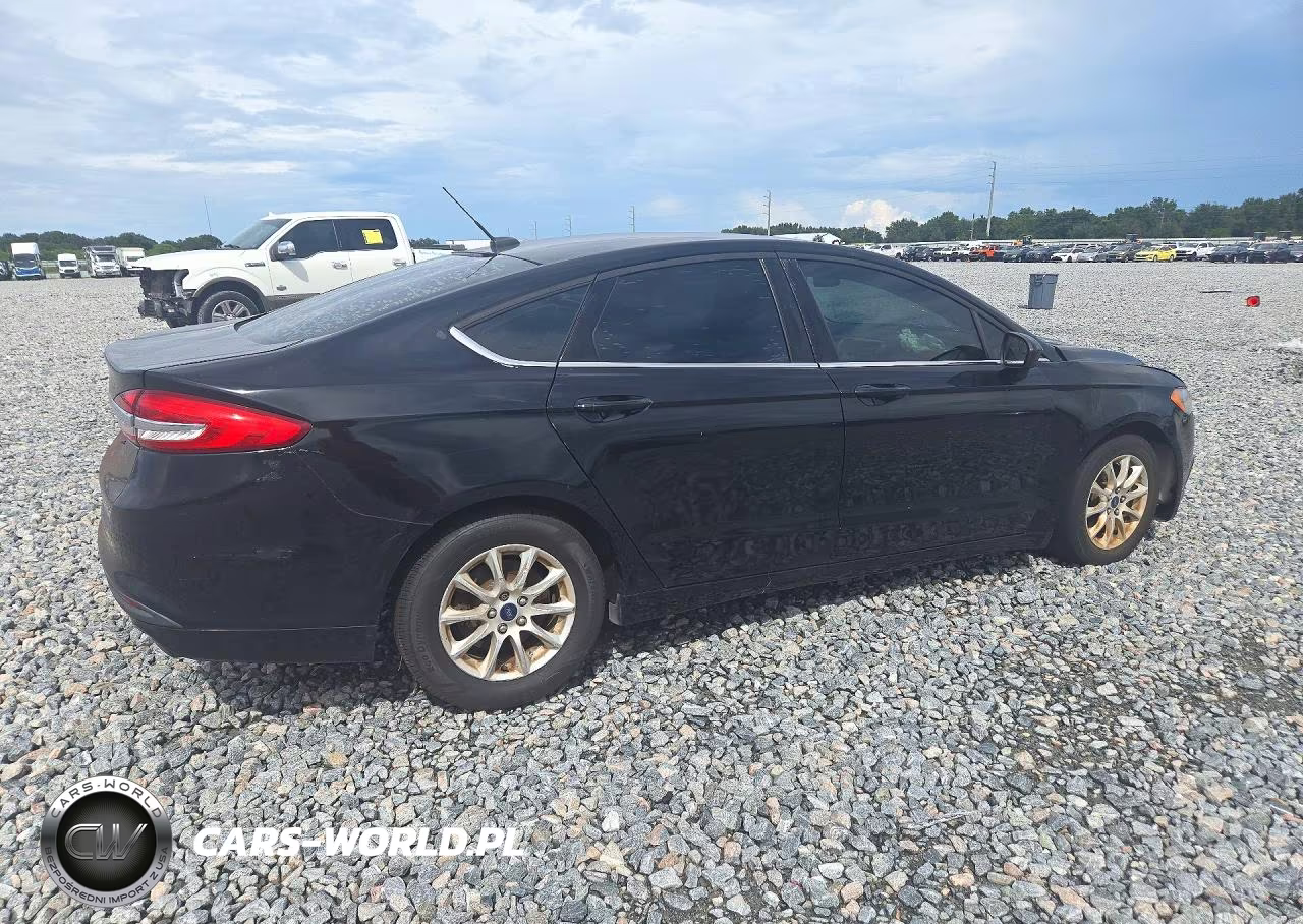 2018 Ford Fusion S VIN:3FA6P0G7XJR253682 - 3