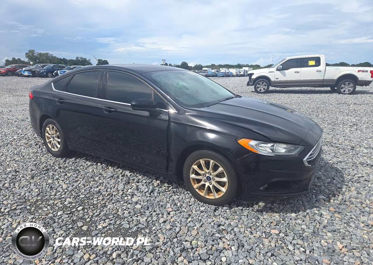 2018 Ford Fusion S VIN:3FA6P0G7XJR253682 - 4