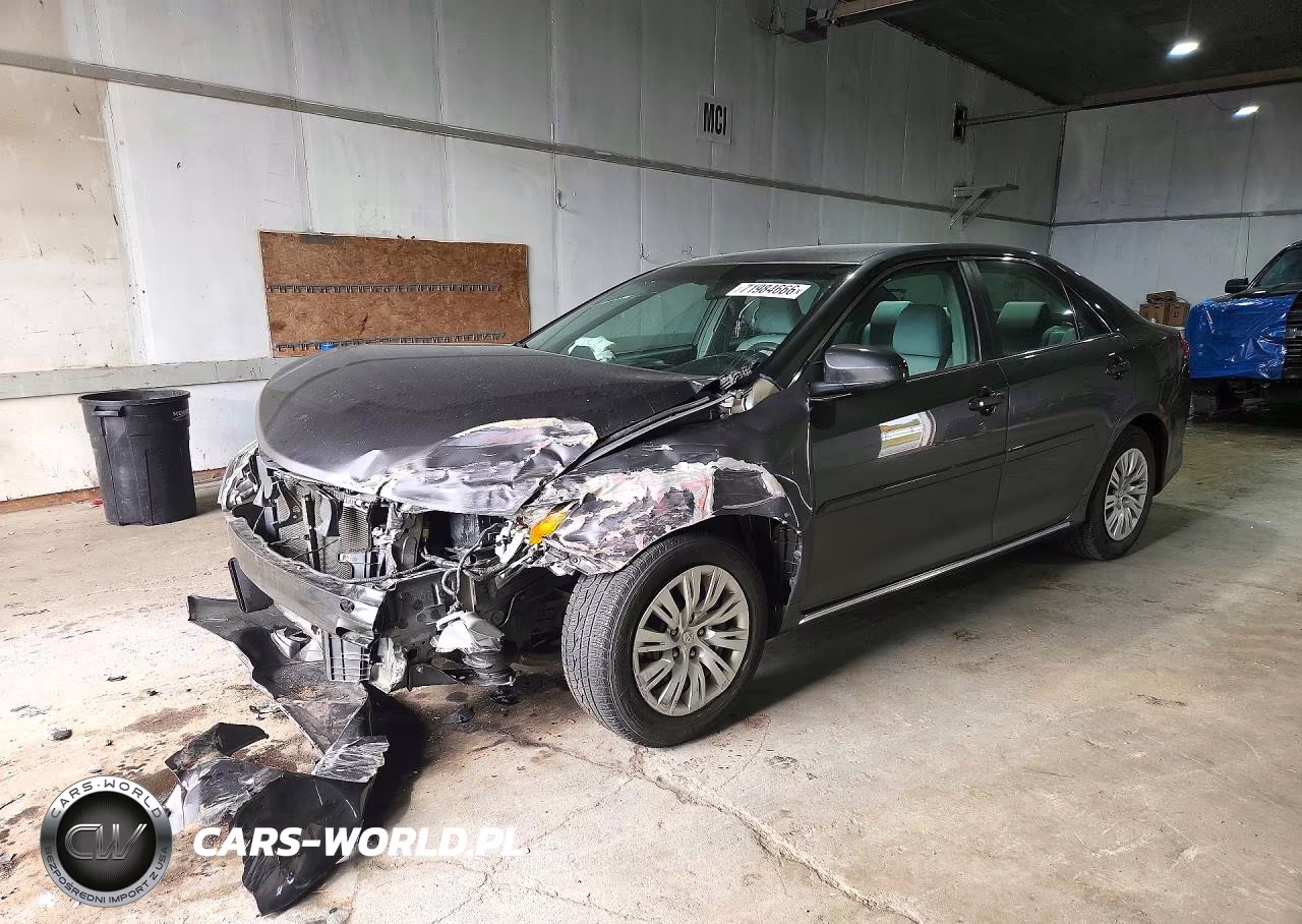2013 Toyota Camry Le – zdjęcie 1 z 12