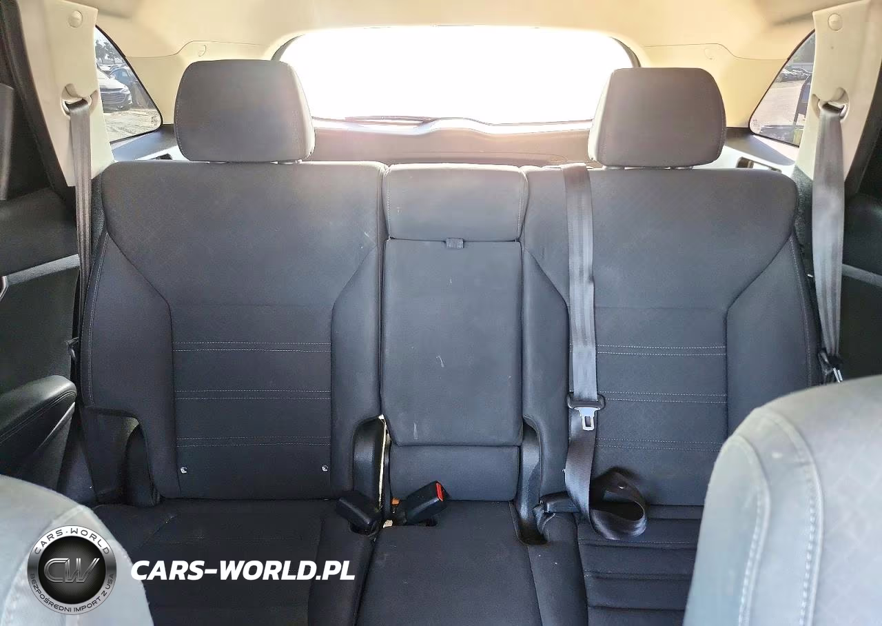 2016 Kia Sorento L VIN:5XYPG4A39GG115405 - 10