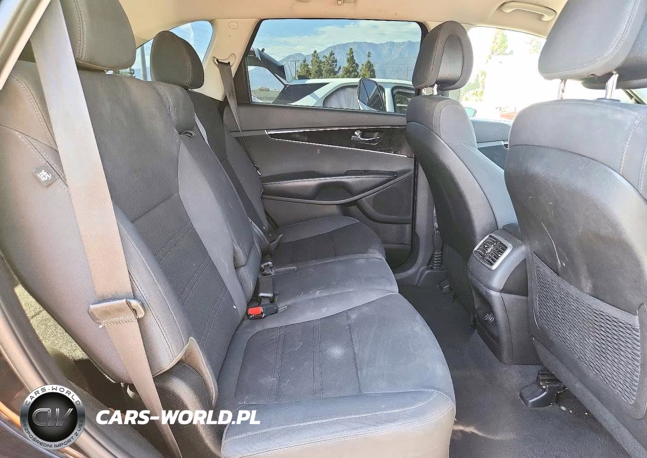 2016 Kia Sorento L VIN:5XYPG4A39GG115405 - 11