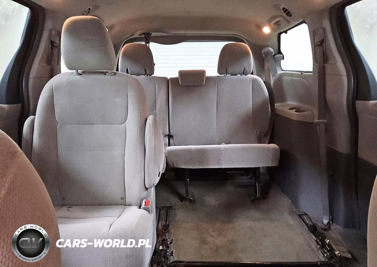 2015 Toyota Sienna Le VIN:5TDKK3DC1FS577974 - 10