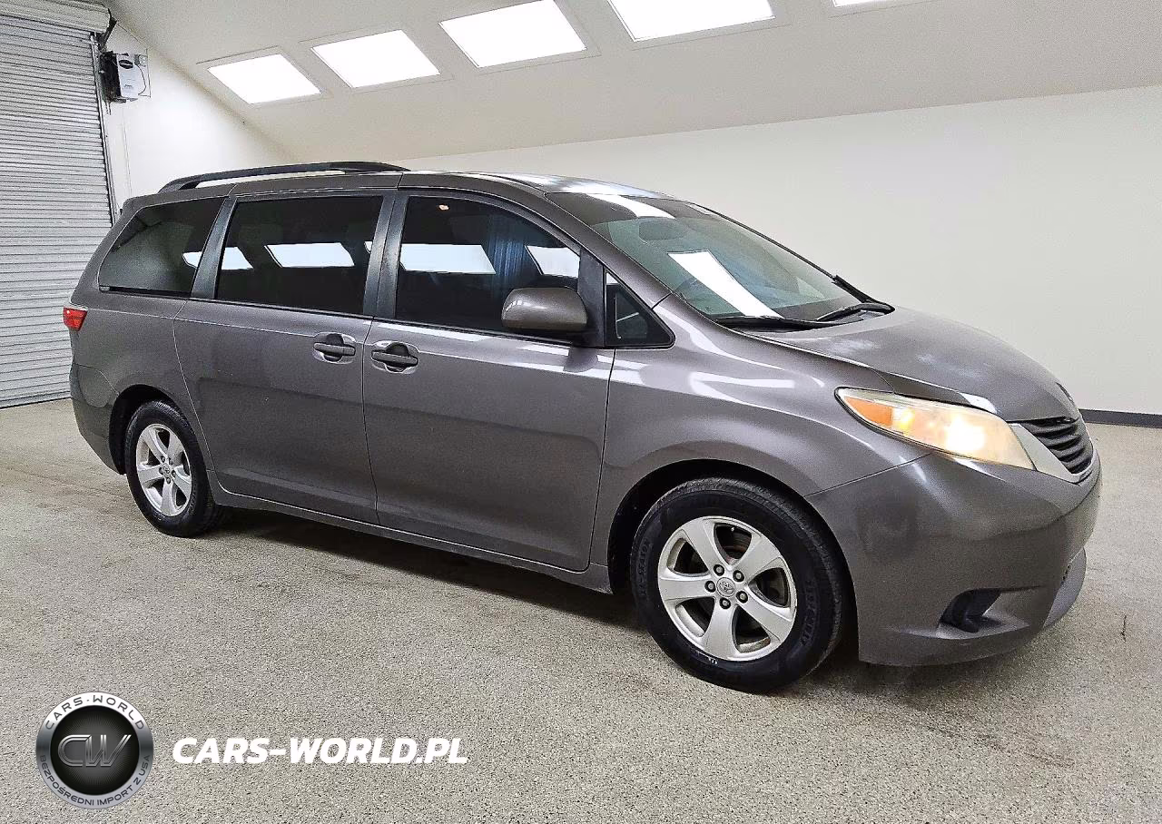 2015 Toyota Sienna Le VIN:5TDKK3DC1FS577974 - 4
