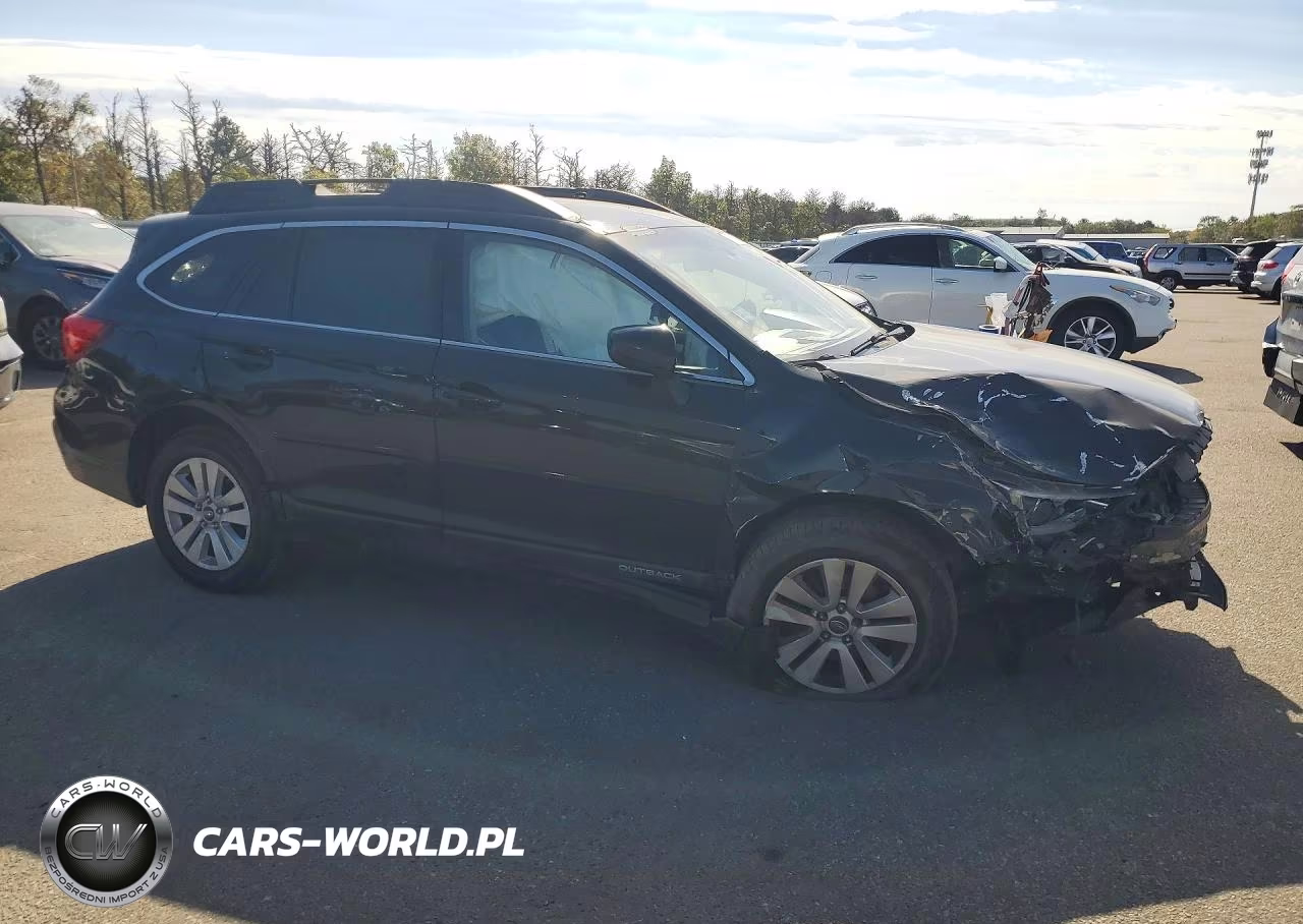 2018 Subaru Outback 2.5I Premium VIN:4S4BSACC3J3336395 - 4
