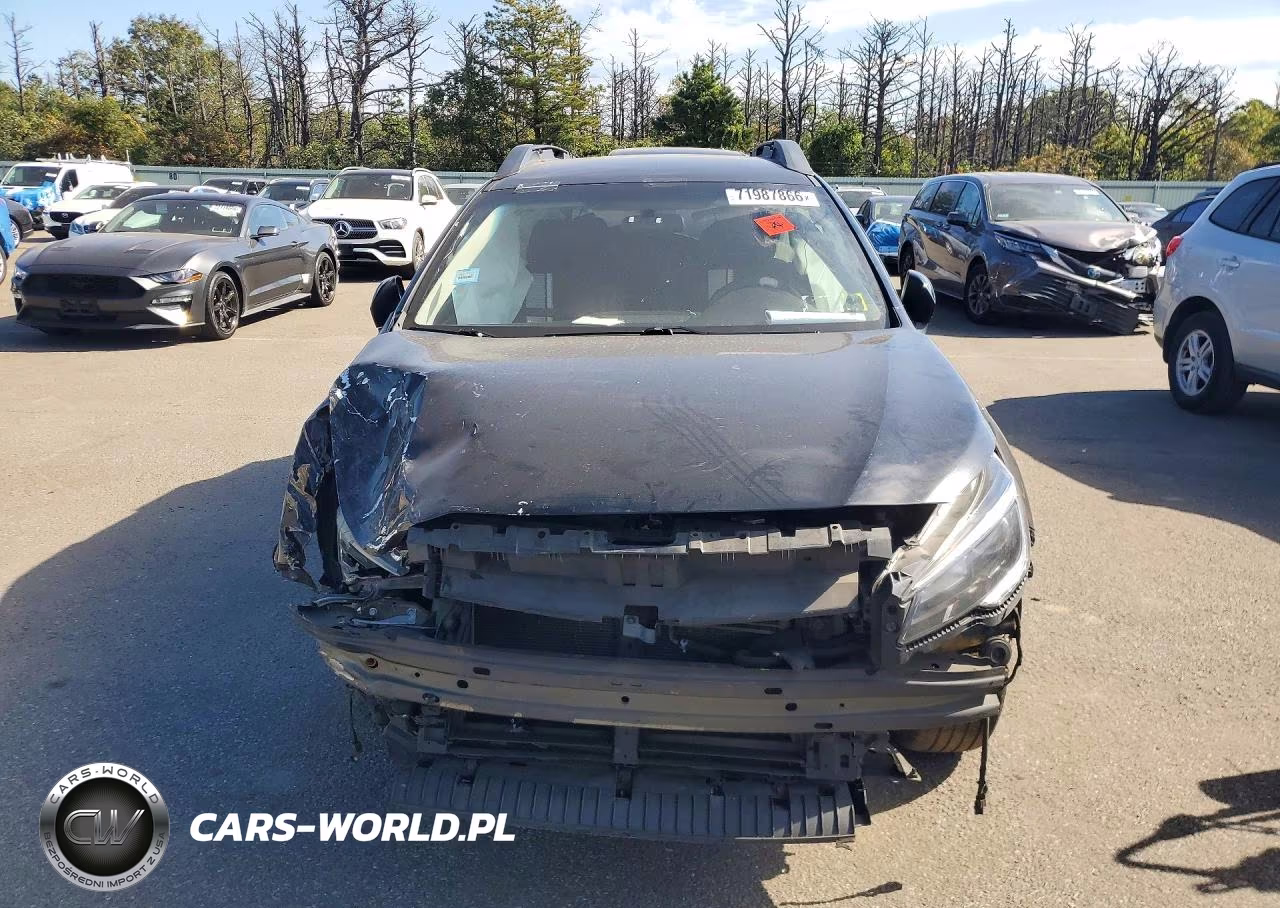 2018 Subaru Outback 2.5I Premium VIN:4S4BSACC3J3336395 - 5