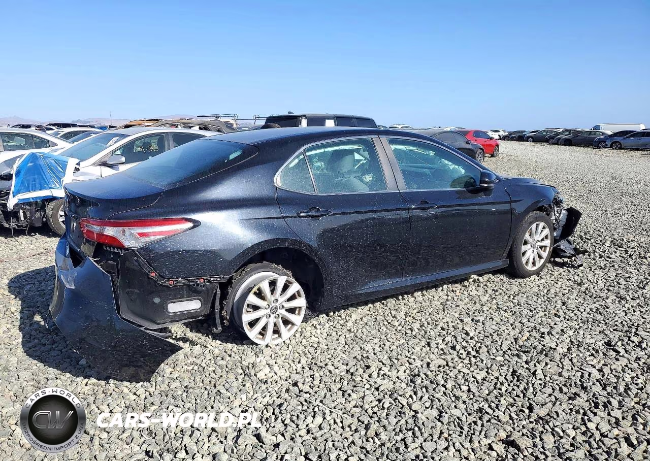 2018 Toyota Camry Le VIN:4T1B11HKXJU127197 - 3