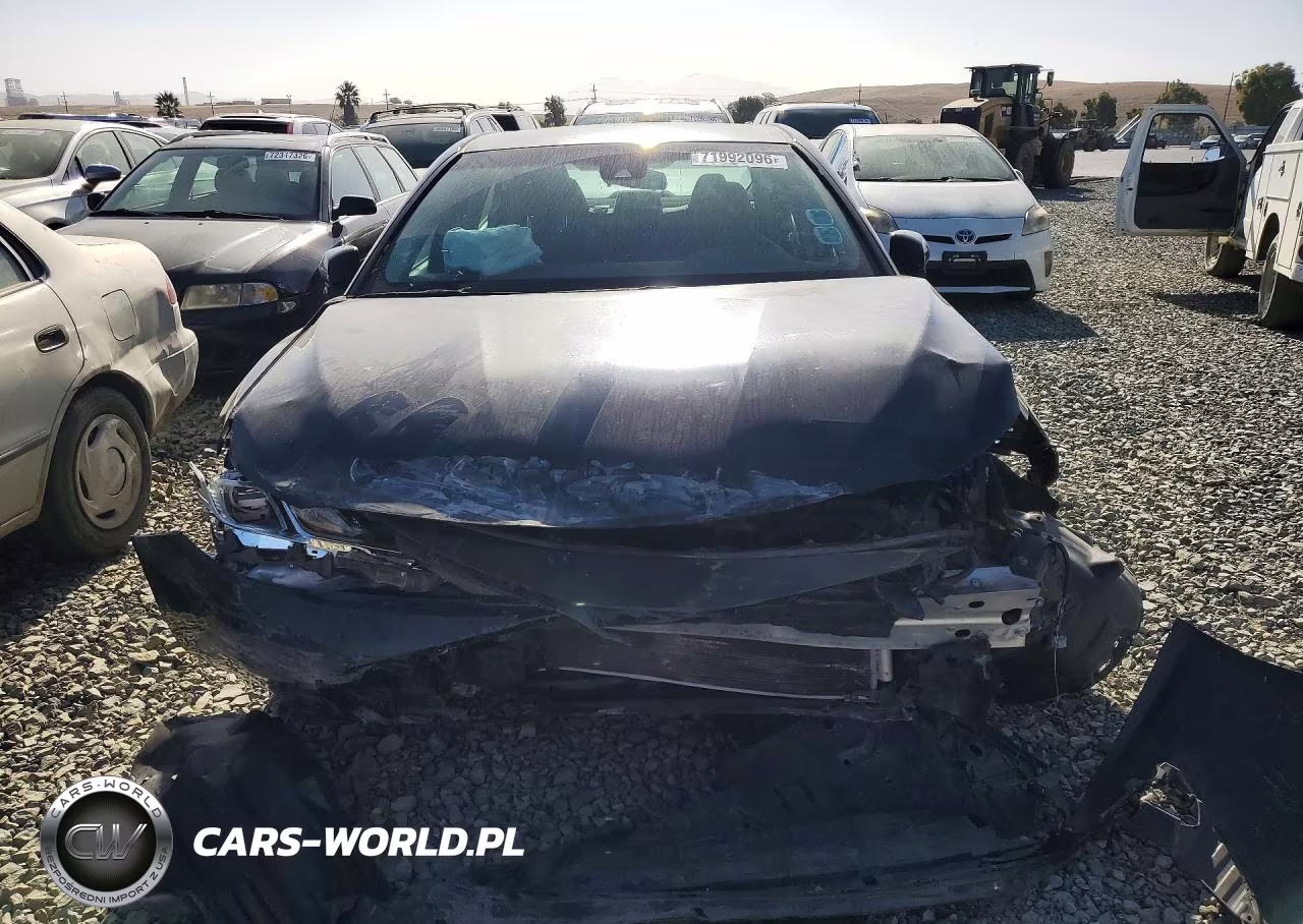 2018 Toyota Camry Le VIN:4T1B11HKXJU127197 - 5