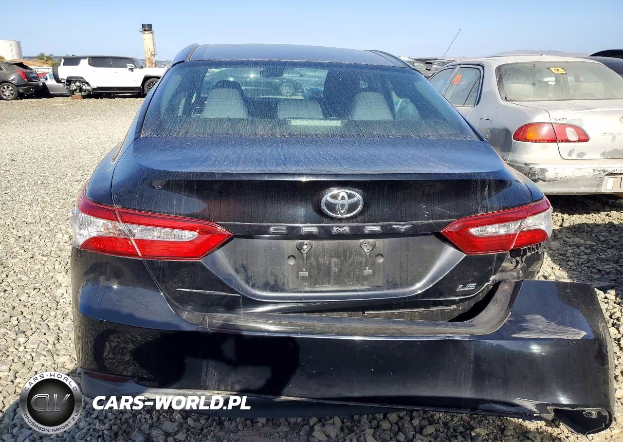 2018 Toyota Camry Le VIN:4T1B11HKXJU127197 - 6