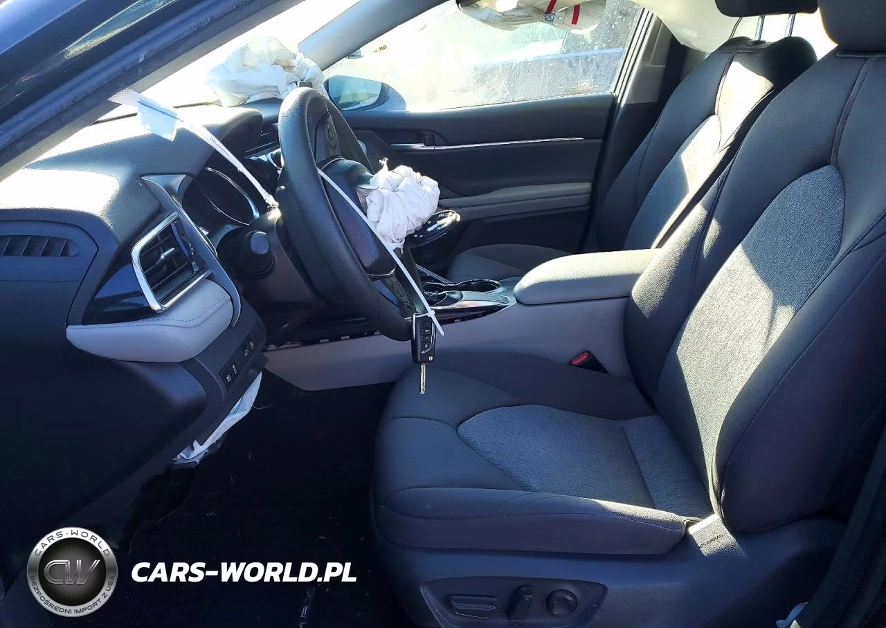 2018 Toyota Camry Le VIN:4T1B11HKXJU127197 - 7