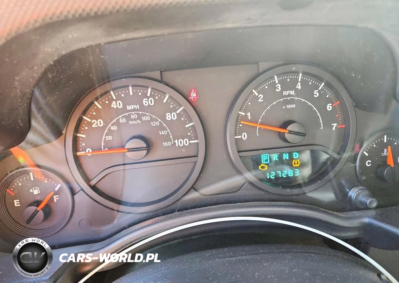 2008 Jeep Wrangler X VIN:1J4FA24128L556613 - 9