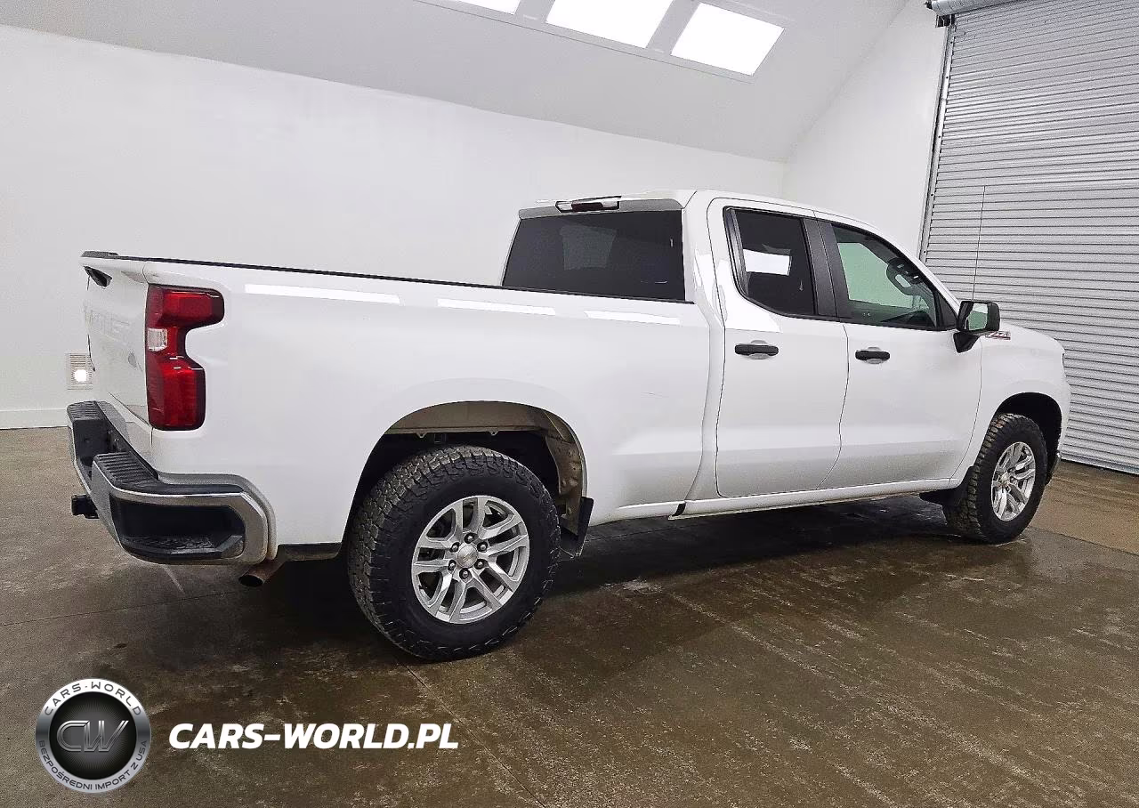2020 Chevrolet Silverado K1500 VIN:1GCRYAEF7LZ260687 - 3