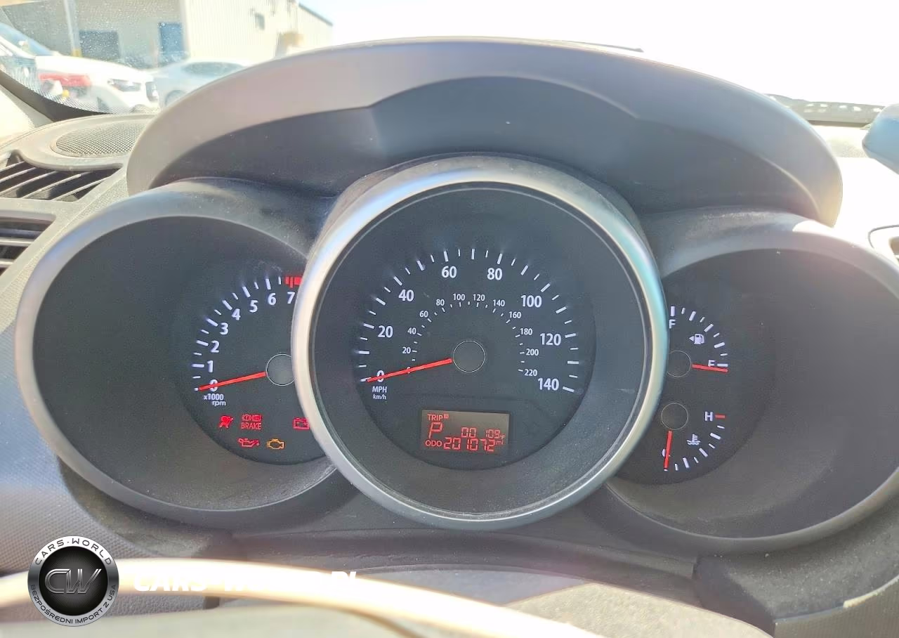 2013 Kia Soul + VIN:KNDJT2A61D7620718 - 9