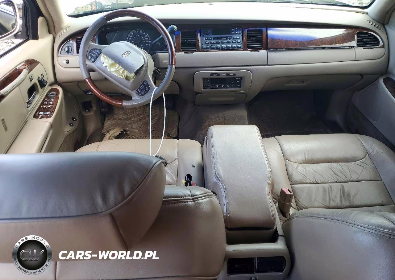 2001 Lincoln Town Car Signature VIN:1LNHM82W01Y620885 - 8