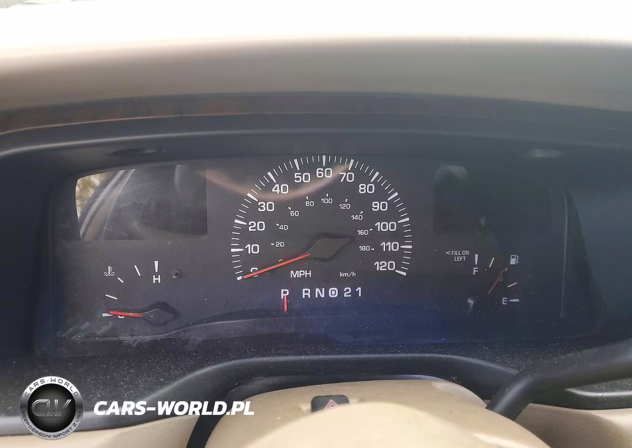 2001 Lincoln Town Car Signature VIN:1LNHM82W01Y620885 - 9