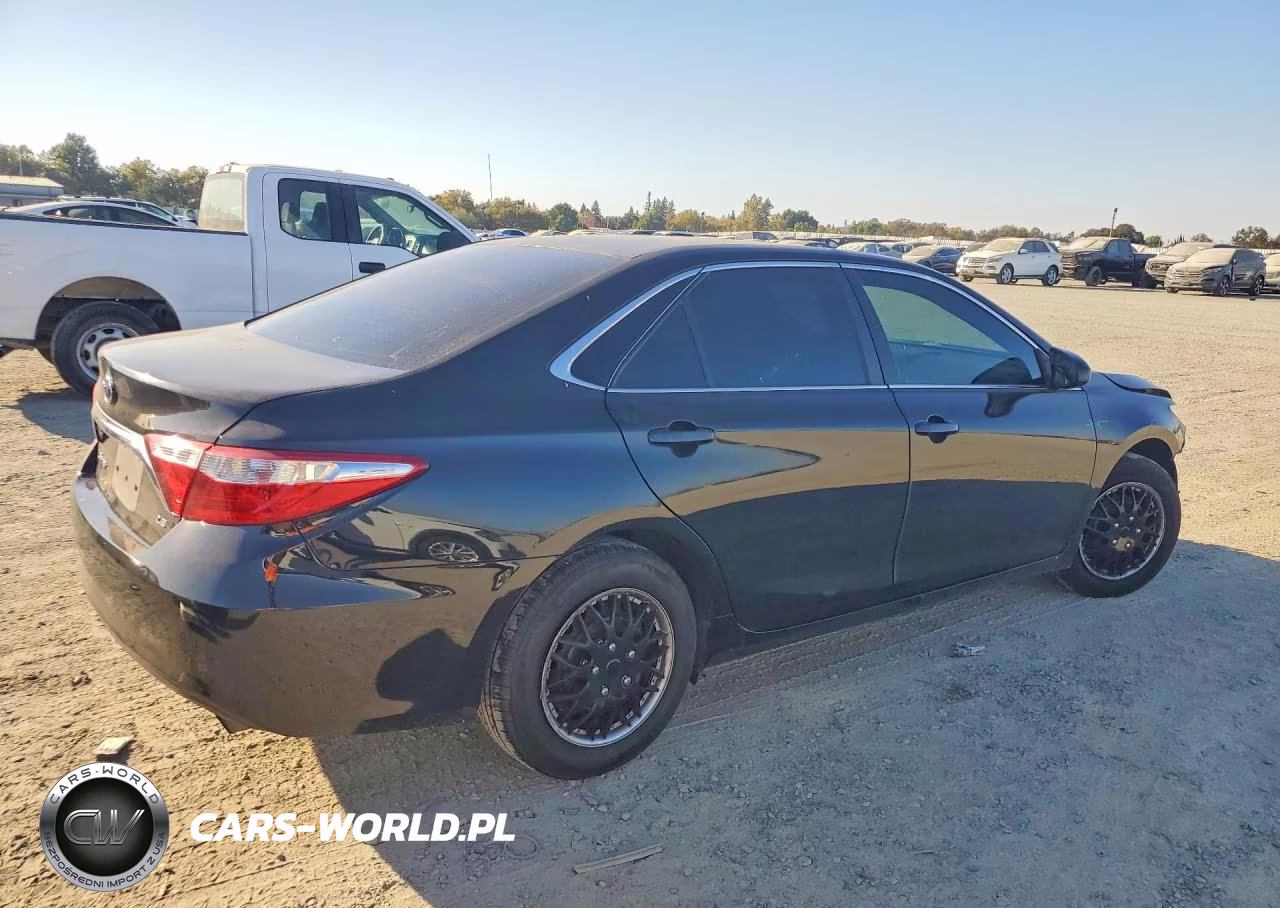2016 Toyota Camry Le VIN:4T4BF1FK0GR584121 - 3
