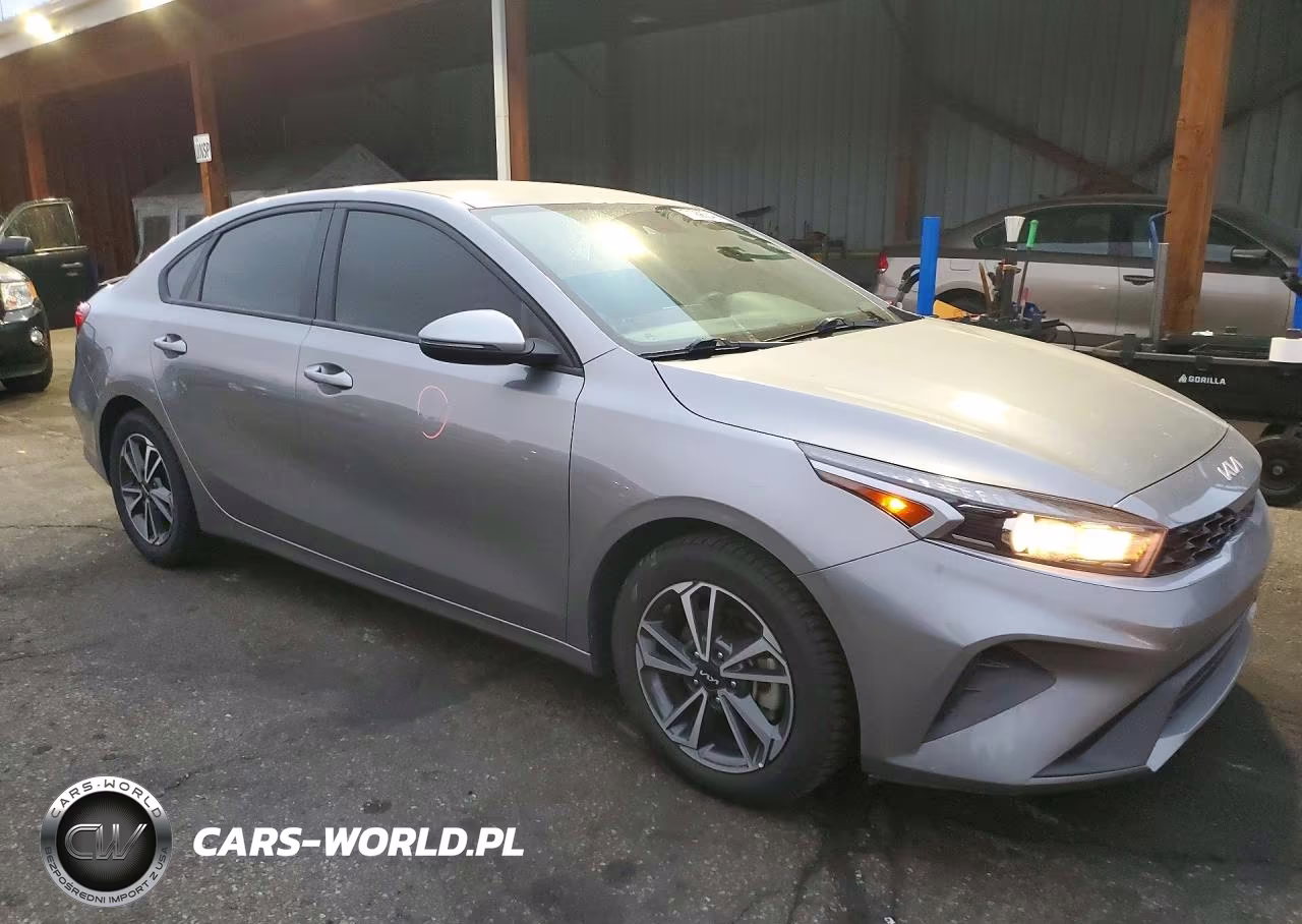 2023 Kia Forte Lxs VIN:3KPF24AD4PE561008 - 4