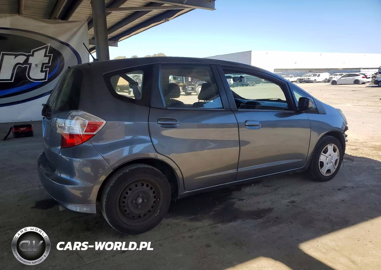 2013 Honda Fit VIN:JHMGE8H33DC017133 - 3