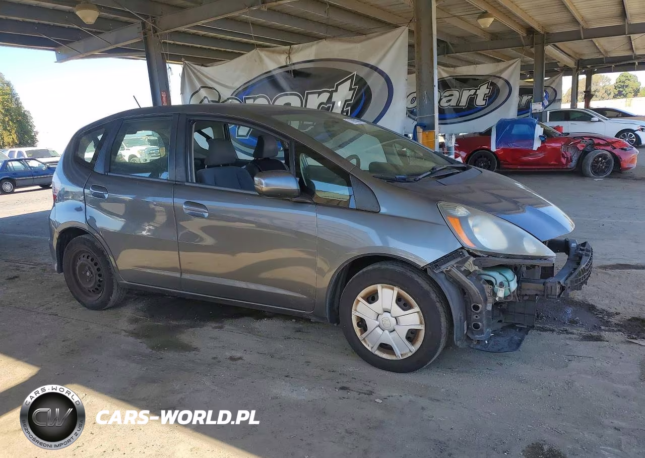 2013 Honda Fit VIN:JHMGE8H33DC017133 - 4