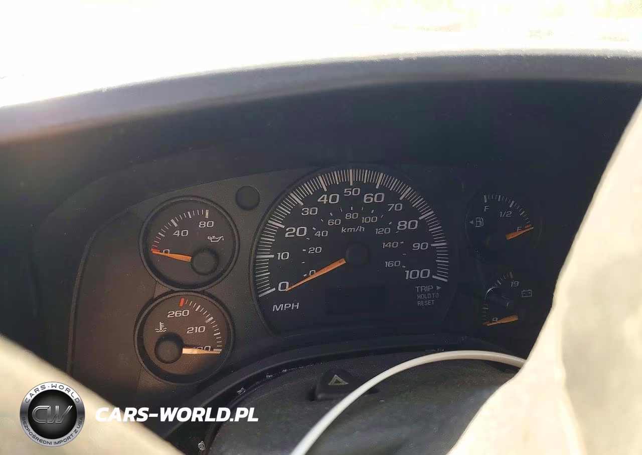 2006 Chevrolet Express G3500 VIN:1GCHG35UX61235696 - 9