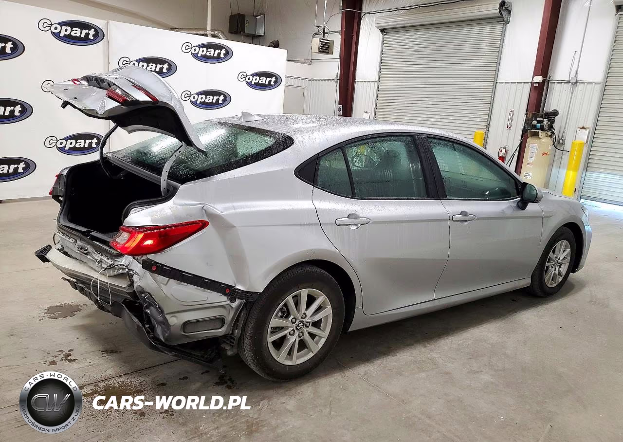 2026 Toyota Camry Le VIN:4T1DAACK3TU670233 - 3