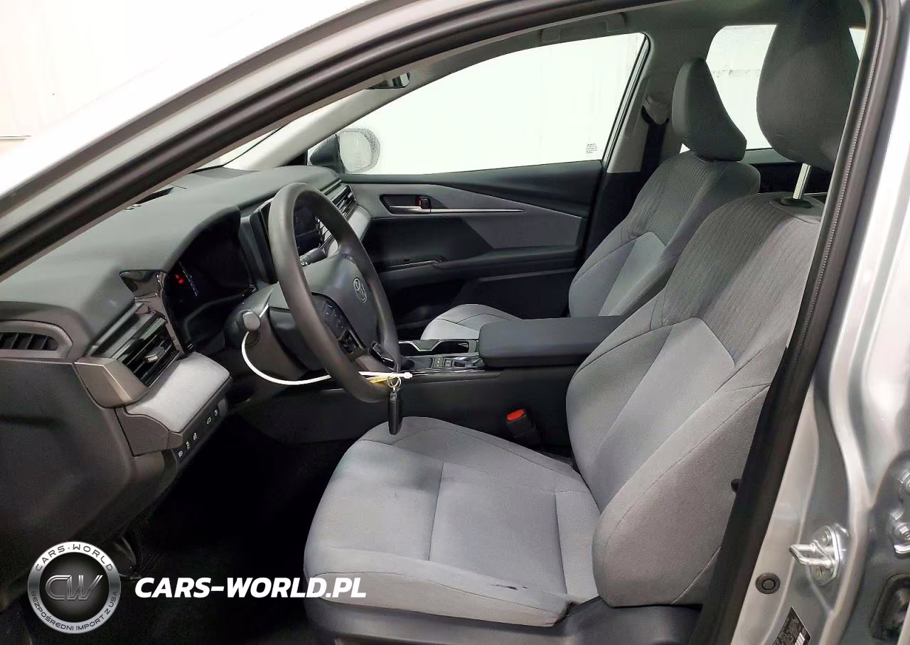 2026 Toyota Camry Le VIN:4T1DAACK3TU670233 - 7