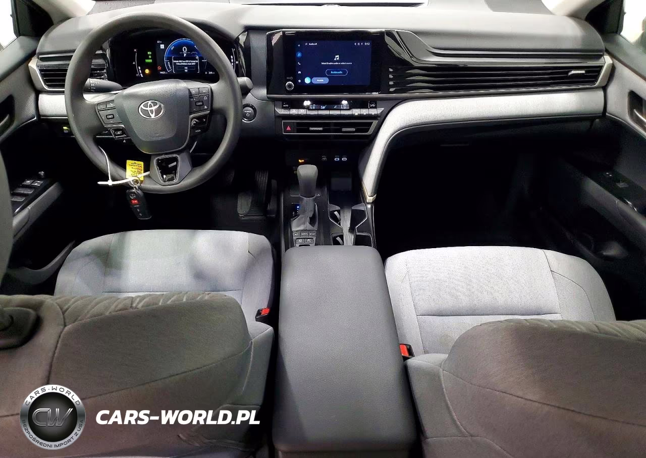 2026 Toyota Camry Le VIN:4T1DAACK3TU670233 - 8