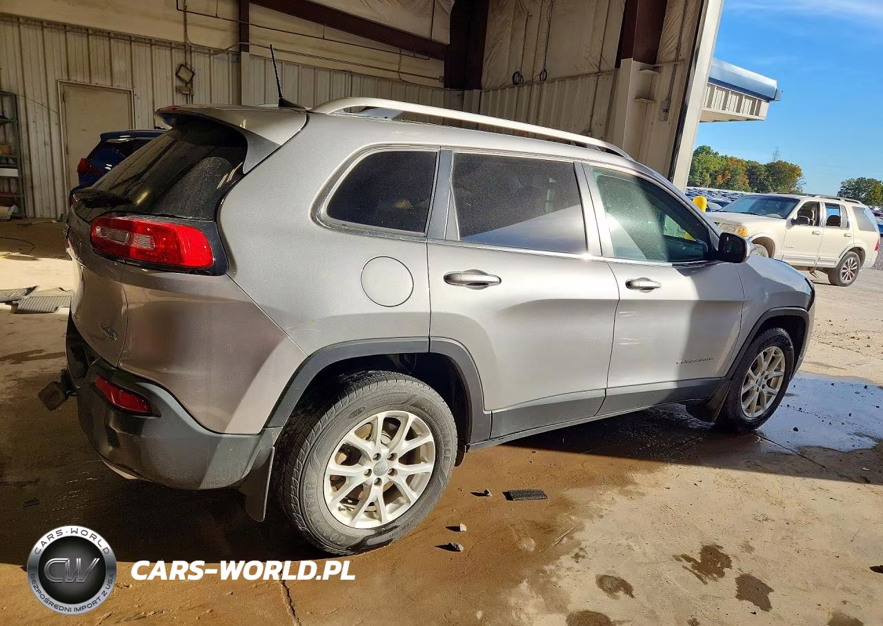2017 Jeep Cherokee Latitude VIN:1C4PJMCS9HW564481 - 3