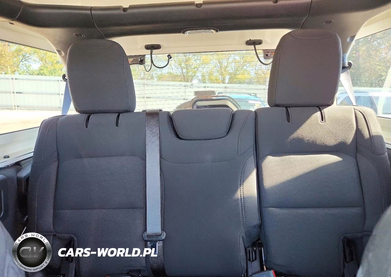 2020 Jeep Wrangler Unlimited Sahara VIN:1C4HJXEN1LW183634 - 10