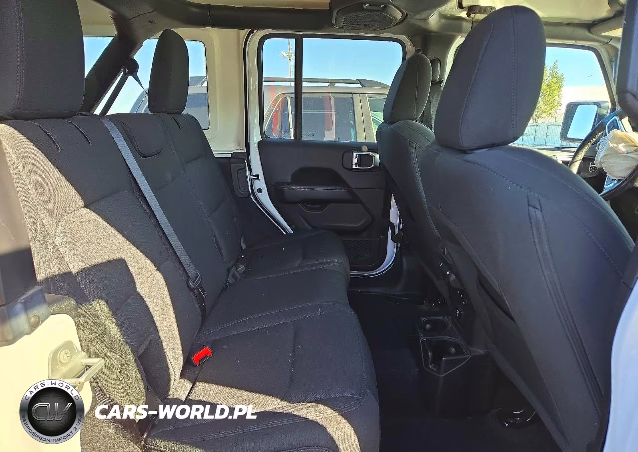 2020 Jeep Wrangler Unlimited Sahara VIN:1C4HJXEN1LW183634 - 11