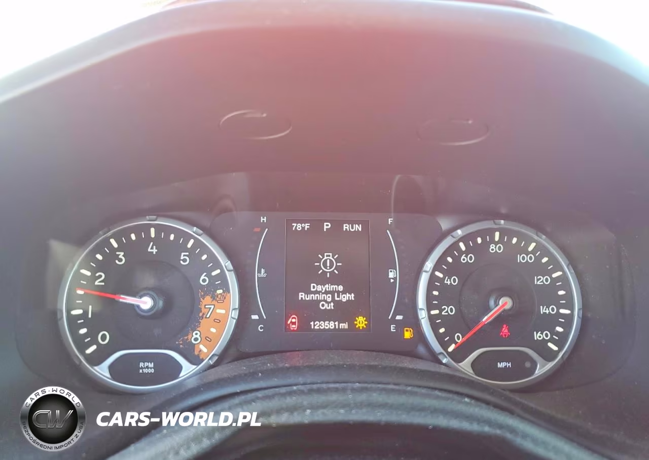 2017 Jeep Renegade Latitude VIN:ZACCJABB4HPF27978 - 9