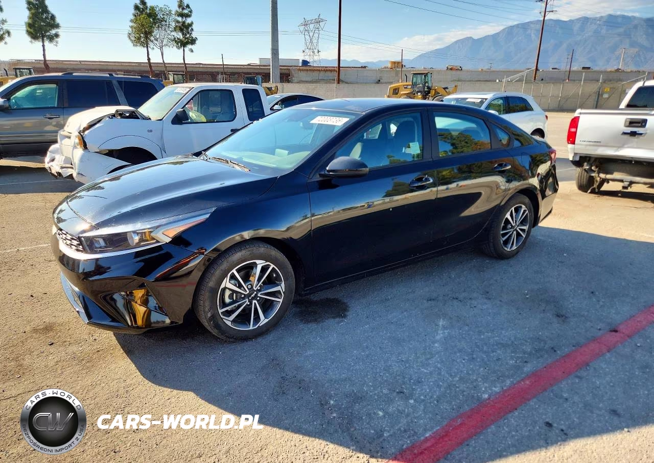 2024 Kia Forte Lxs – zdjęcie 1 z 13