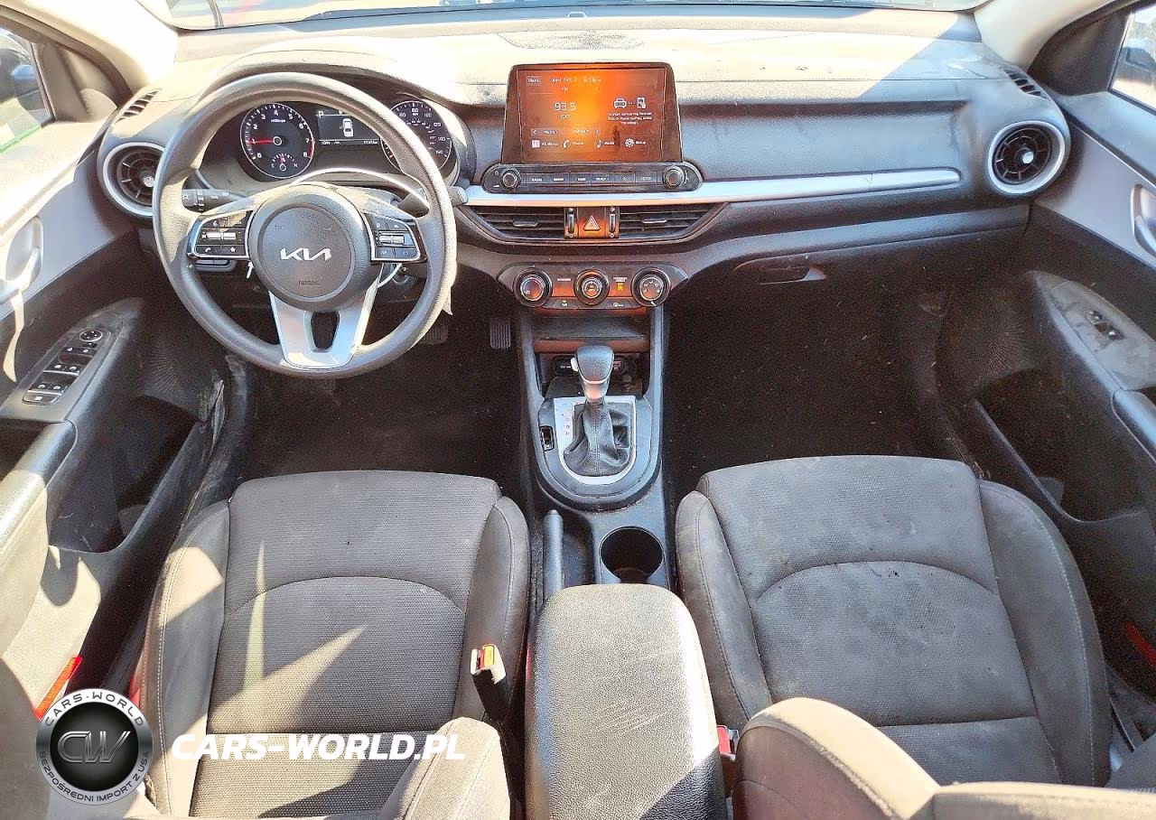 2024 Kia Forte Lxs VIN:3KPF24AD5RE818079 - 9