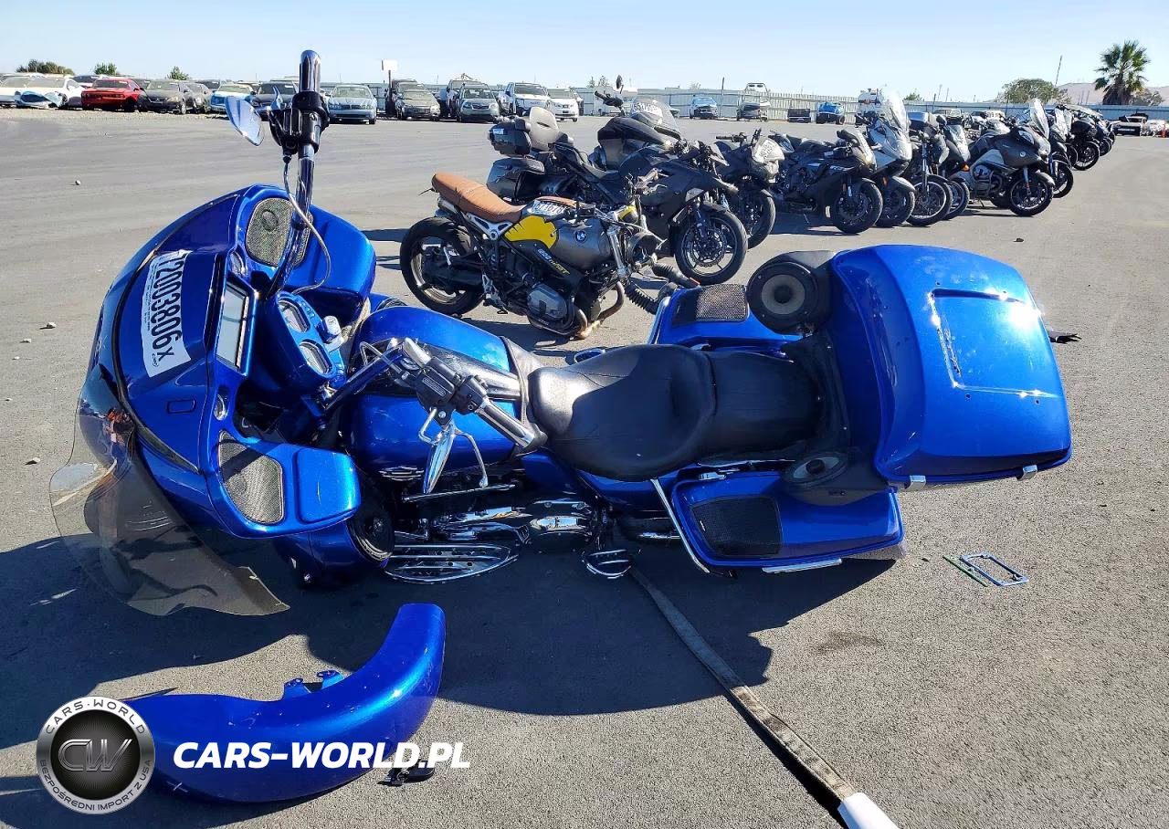 2018 Harley-Davidson Fltru VIN:1HD1KGD35JB631570 - 3