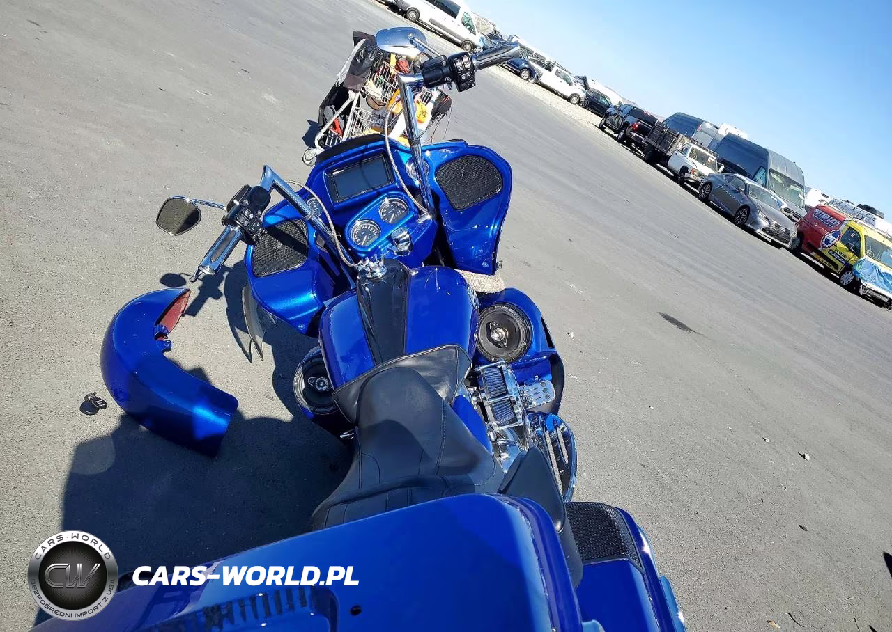 2018 Harley-Davidson Fltru VIN:1HD1KGD35JB631570 - 6