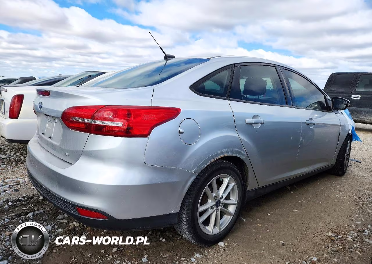 2017 Ford Focus Se VIN:1FADP3F25HL317294 - 3