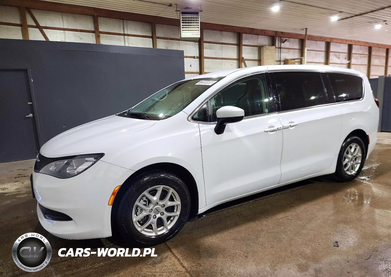 2023 Chrysler Voyager Lx