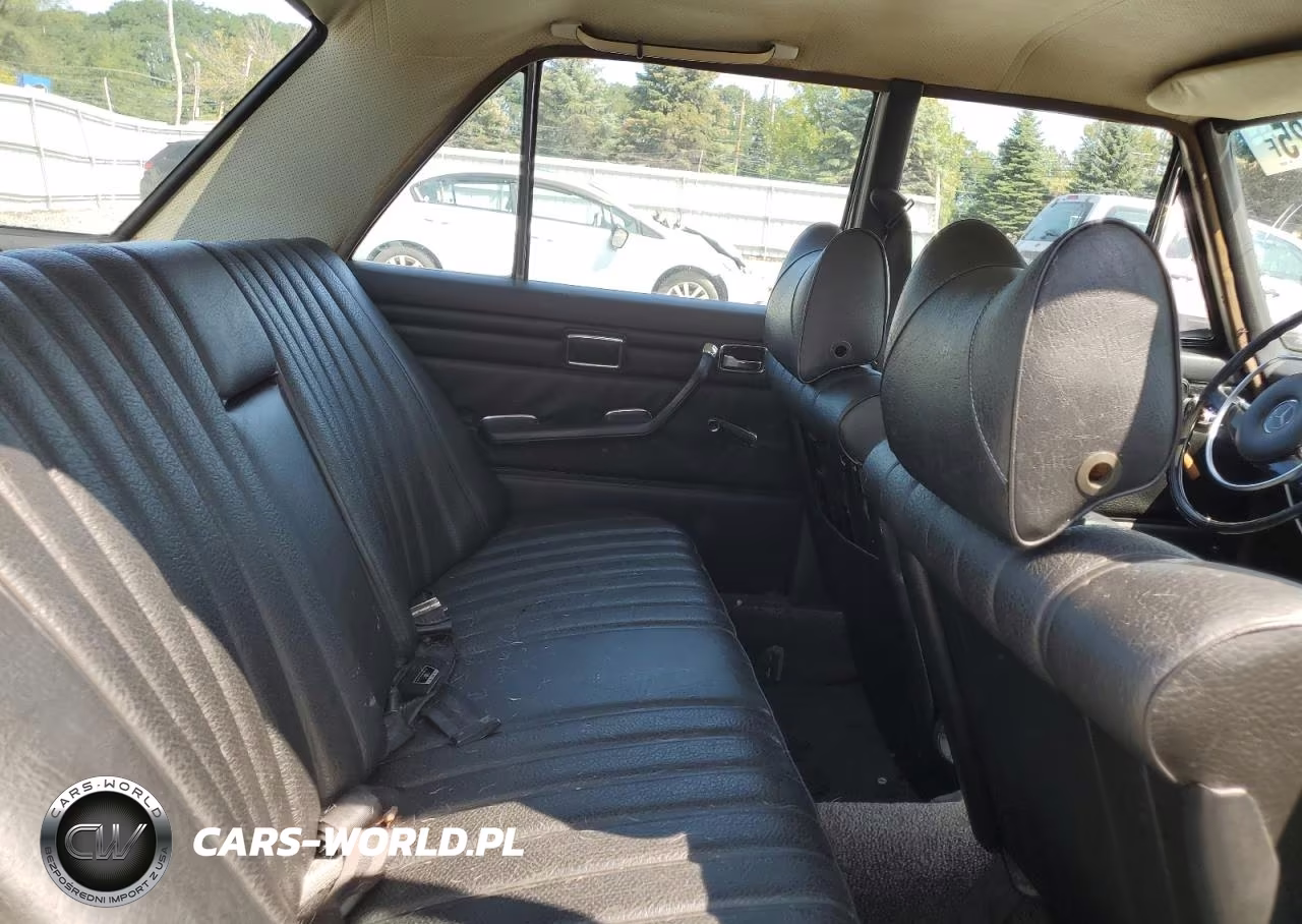 1970 Mercedes-Benz 220D VIN:11511012102532 - 10