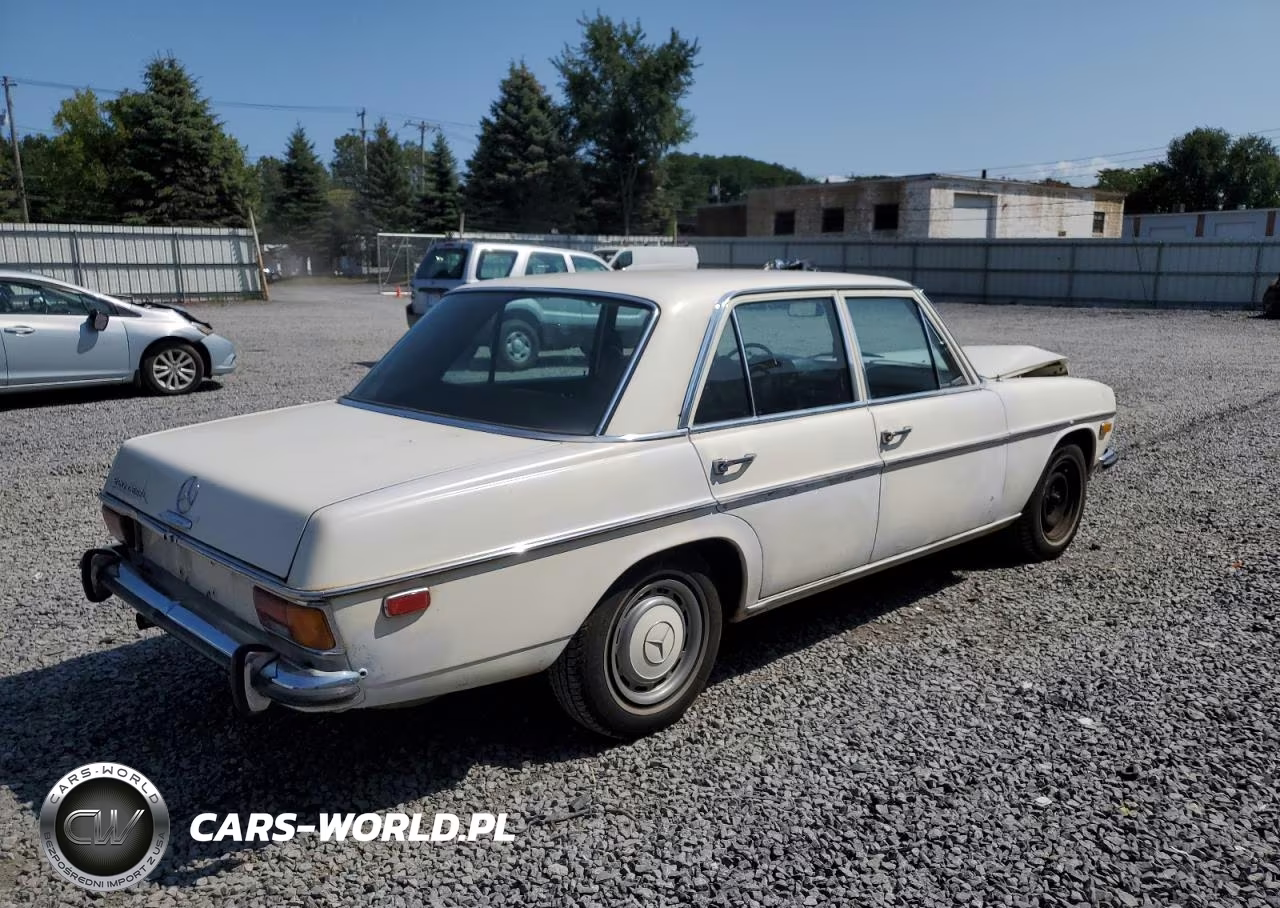 1970 Mercedes-Benz 220D VIN:11511012102532 - 3