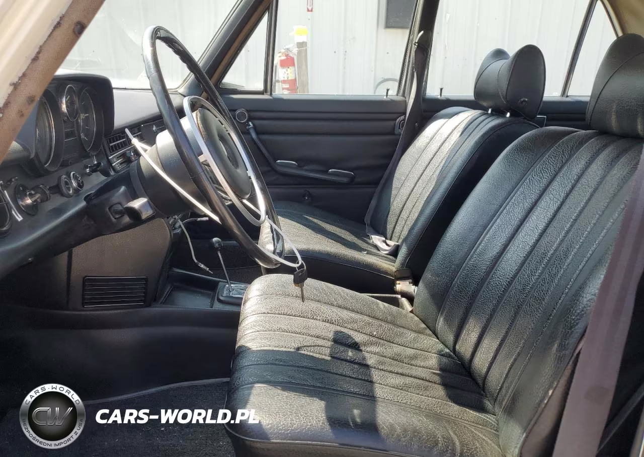 1970 Mercedes-Benz 220D VIN:11511012102532 - 7
