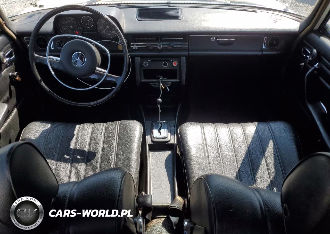 1970 Mercedes-Benz 220D VIN:11511012102532 - 8