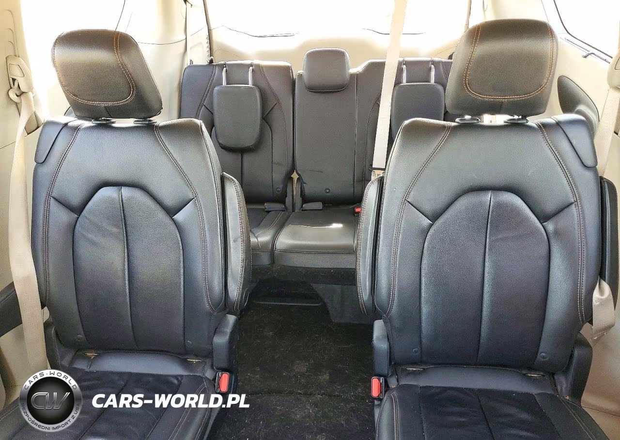 2017 Chrysler Pacifica Touring L VIN:2C4RC1BGXHR540746 - 10