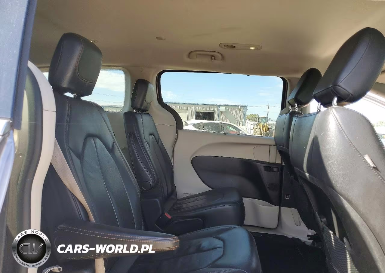 2017 Chrysler Pacifica Touring L VIN:2C4RC1BGXHR540746 - 11