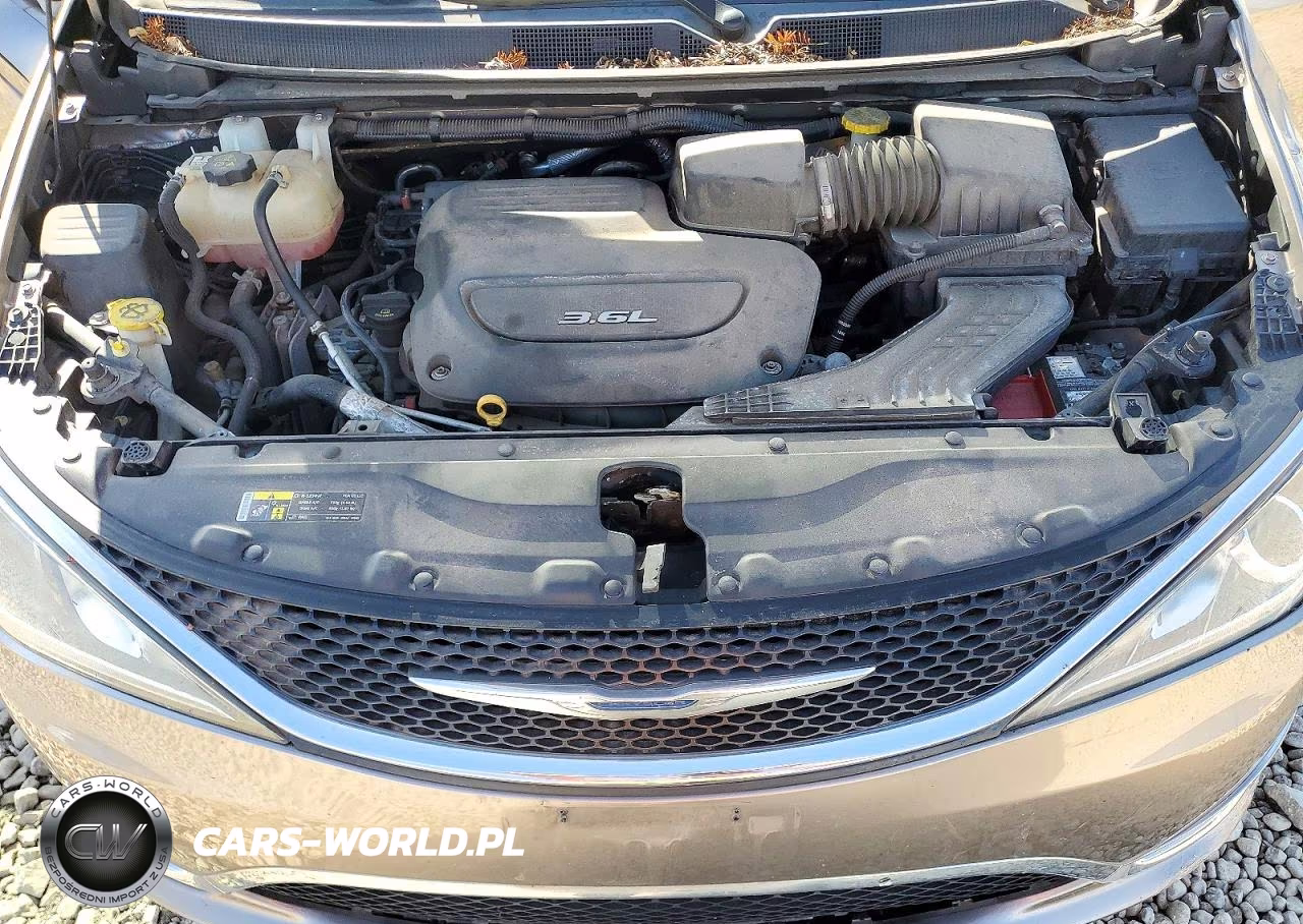 2017 Chrysler Pacifica Touring L VIN:2C4RC1BGXHR540746 - 12
