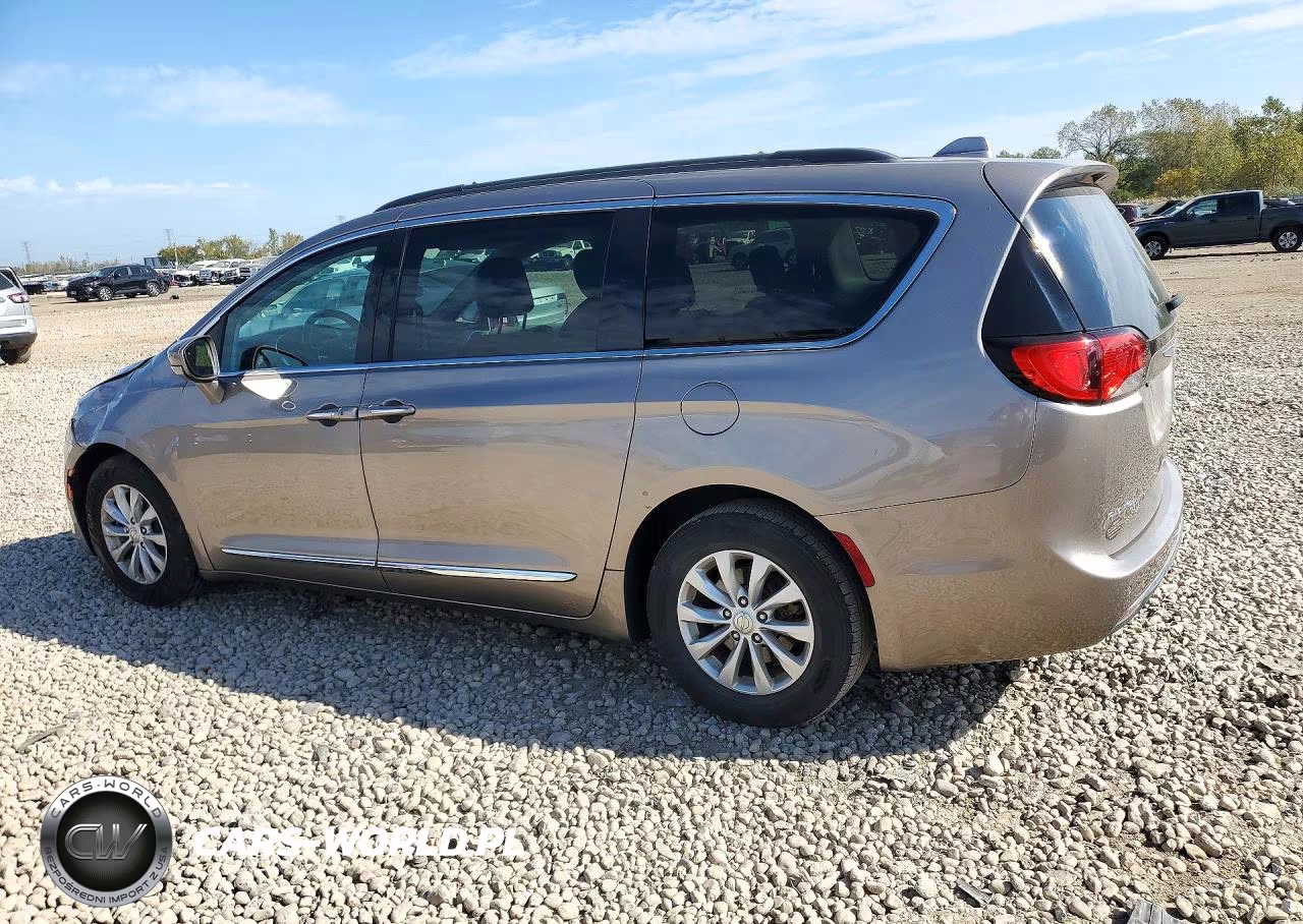 2017 Chrysler Pacifica Touring L VIN:2C4RC1BGXHR540746 - 2