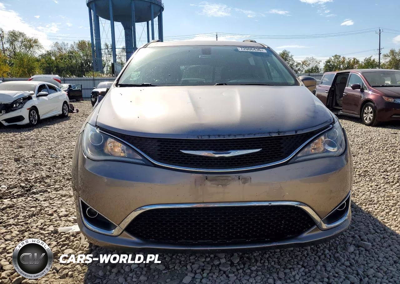 2017 Chrysler Pacifica Touring L VIN:2C4RC1BGXHR540746 - 5