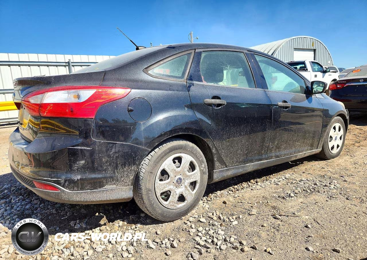 2014 Ford Focus S VIN:1FADP3E22EL254233 - 3