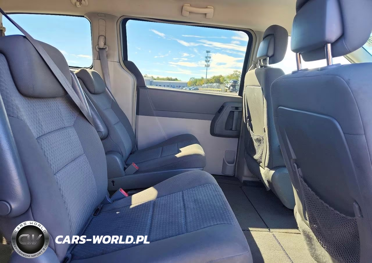2010 Chrysler Town & Country Touring VIN:2A4RR5D12AR347733 - 11